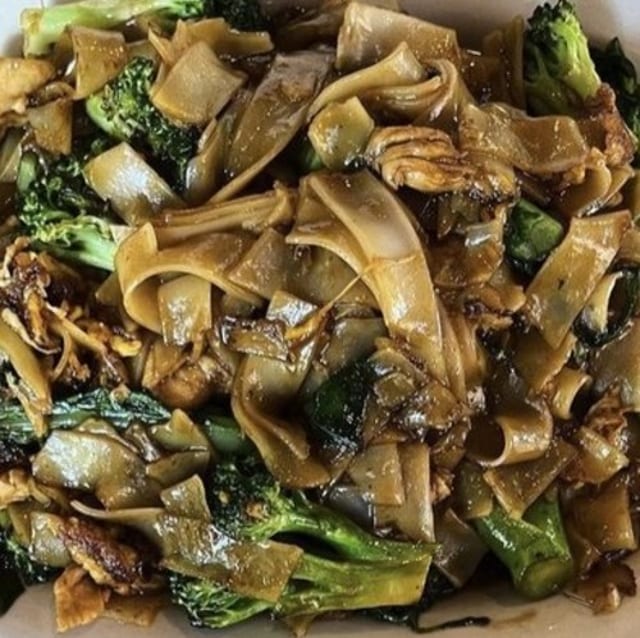 Pad See-ewe (Lunch).